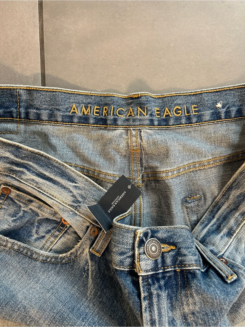 NWT American Eagle Relaxed Straight Jean — Tinted Medium Wash - Picture 4 of 4